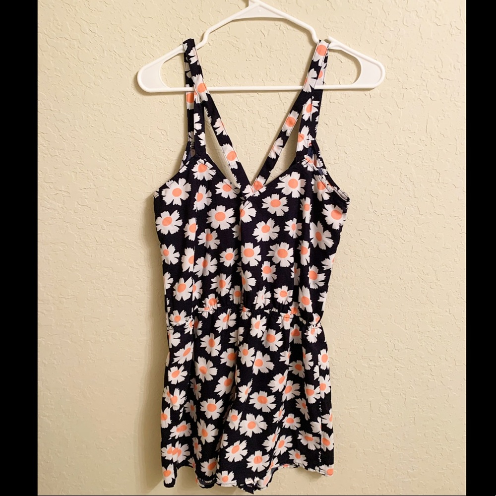 ⭐️ Buy 1 Get 1 ⭐️ Daisy Strappy Back Romper